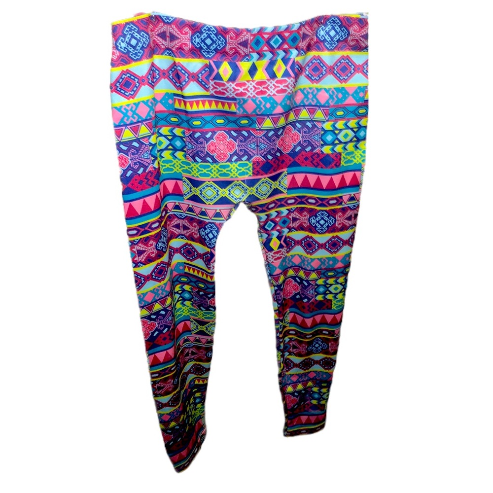 Girls patterned leggings, no inside tag but they’re closer to a size 7/8